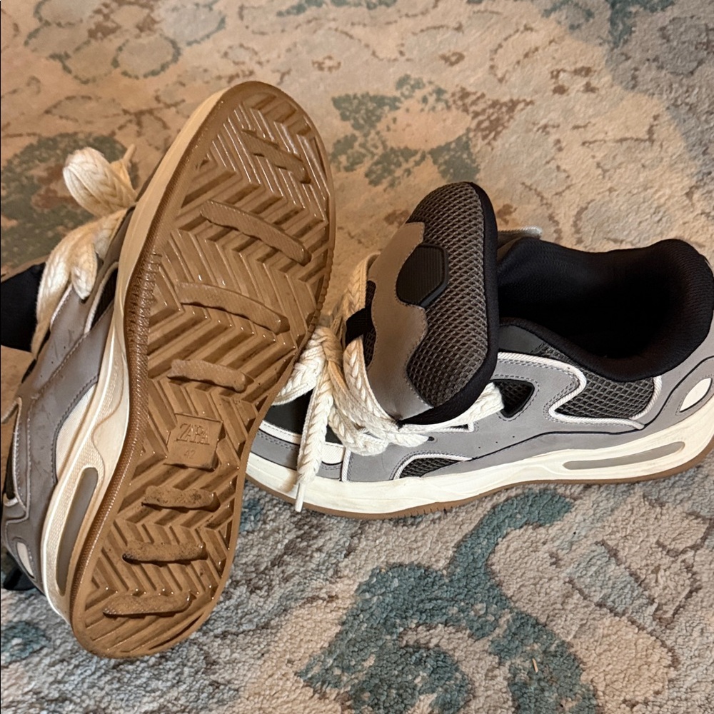 Zara Gray, Black and White High-Top Kids Sneakers - Picture 2 of 4